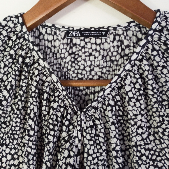 Zara Ruffle Top Size Medium - Picture 3 of 9